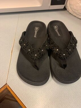 Spenco Women’s Black Floral Beaded Thong Sandals